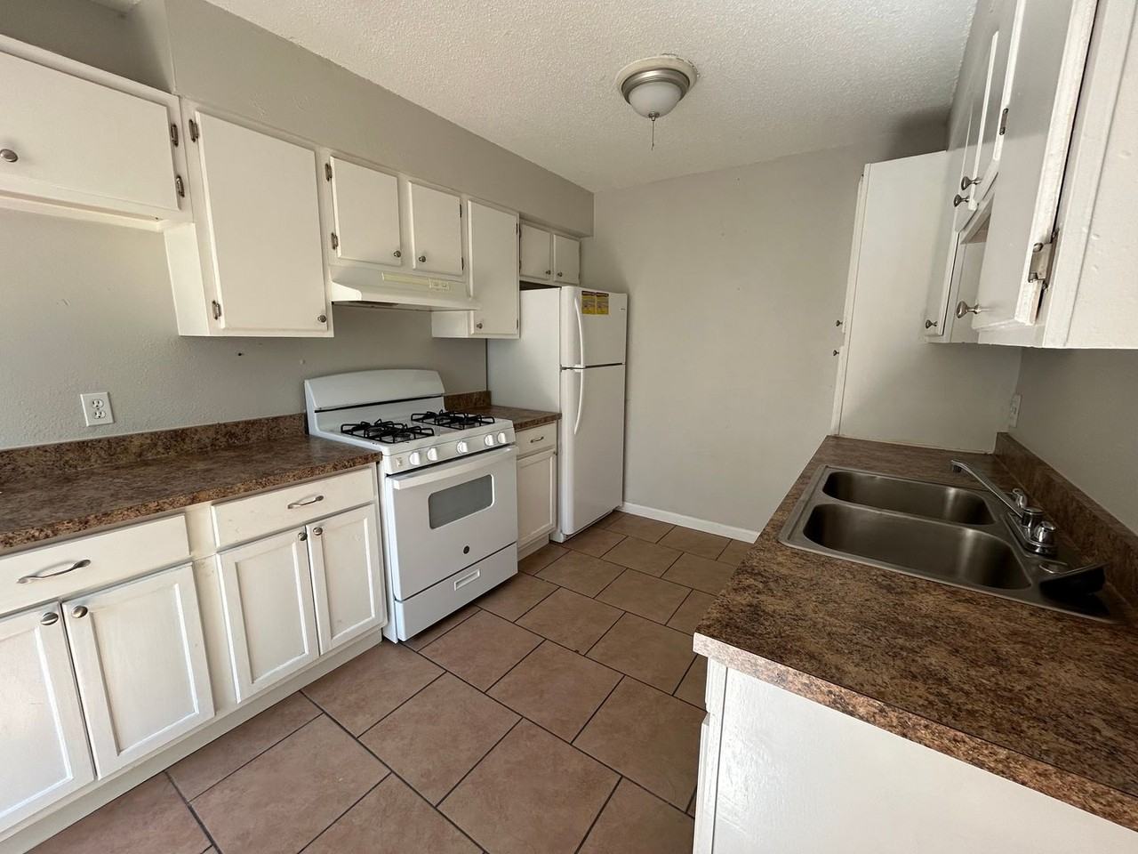 2325 Loreco St - Photo 3 of 8