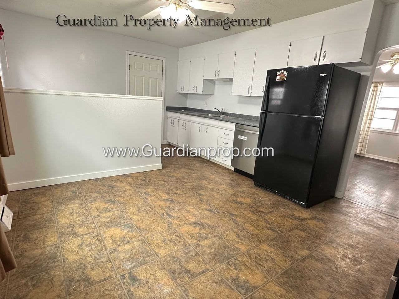 2943 Grand St Ne Lowr - Photo 3 of 15