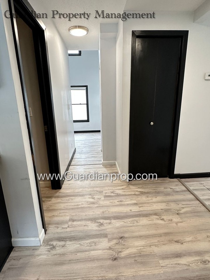 2943 Grand St Ne Uppr - Photo 2 of 20