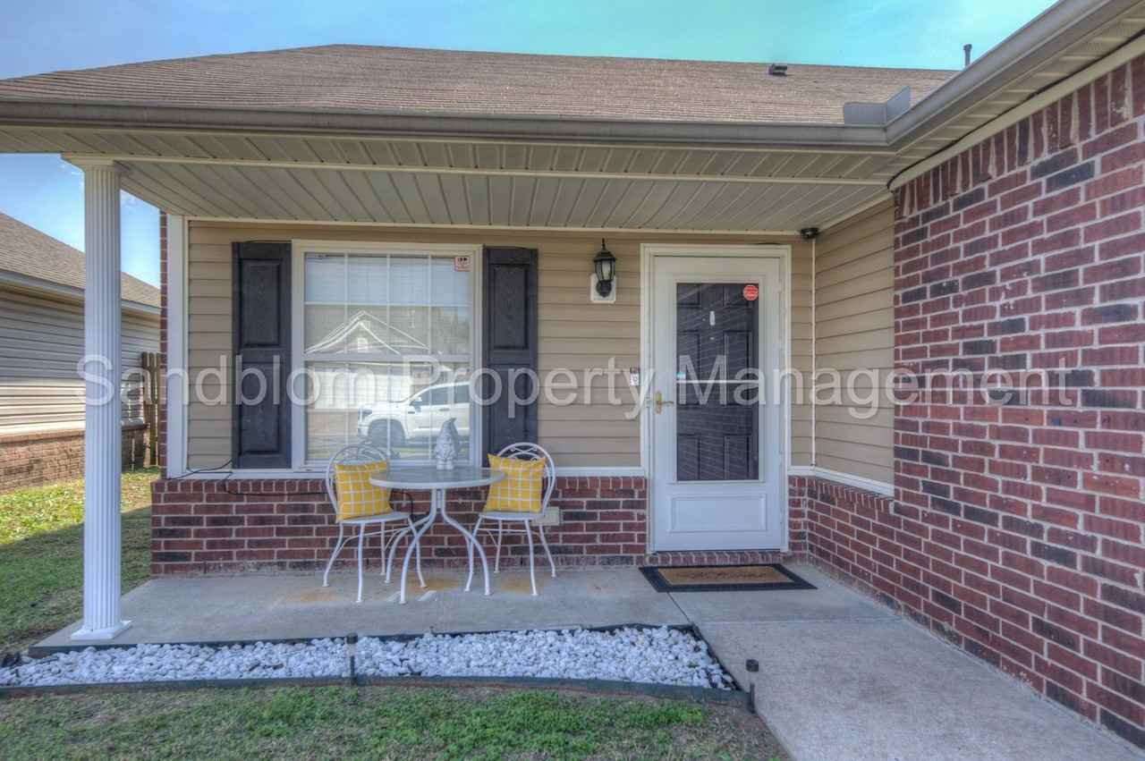 38 W Fairlane Pl - Photo 2 of 21