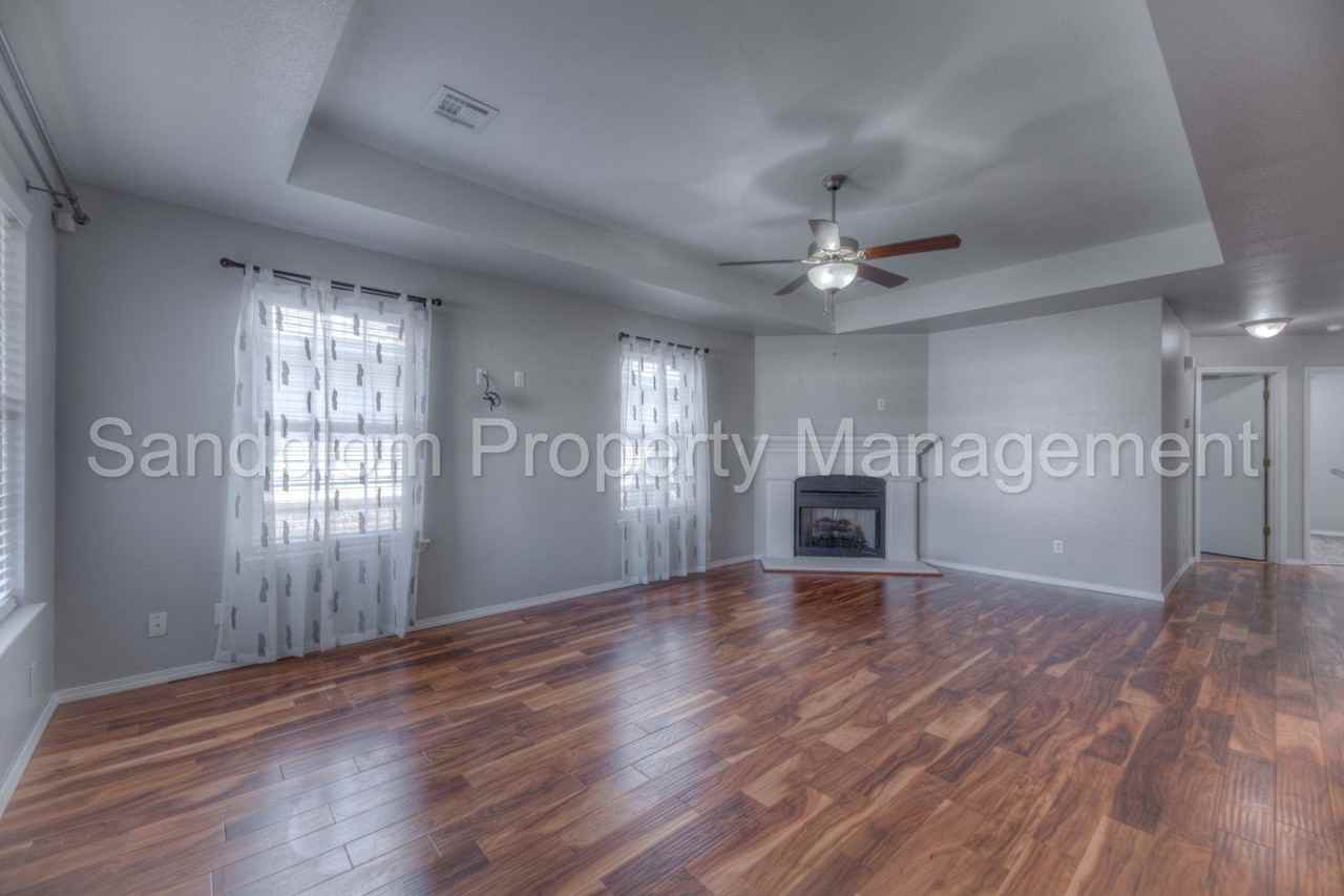 38 W Fairlane Pl - Photo 3 of 21