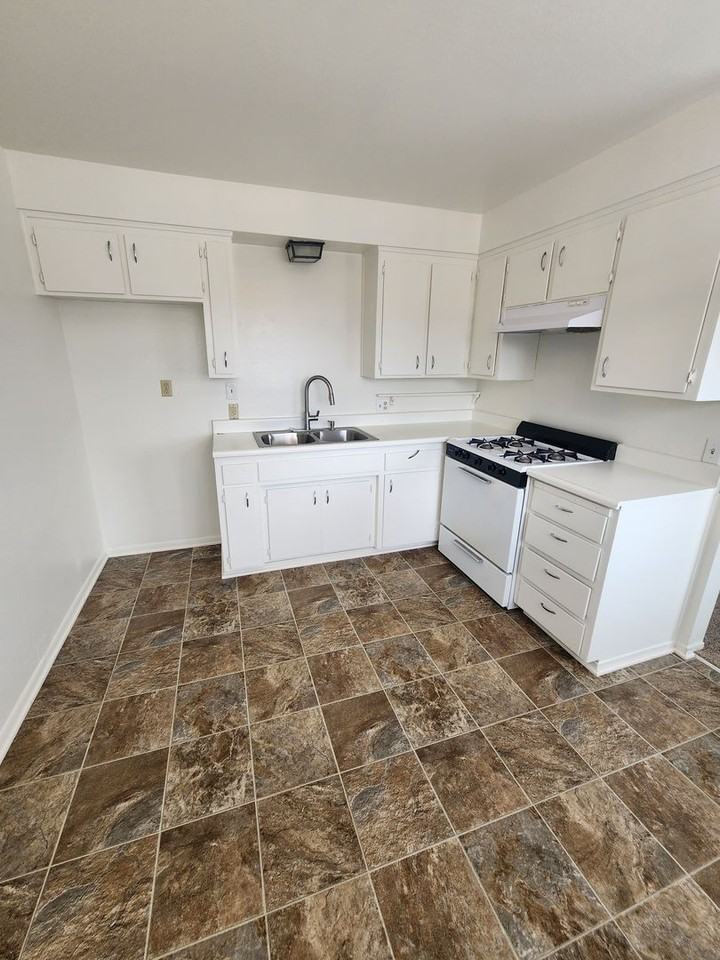 379 Brighton Ave - Photo 3 of 12