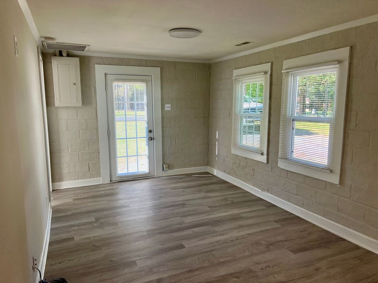 341 E Mcpherson Dr - Photo 3 of 22