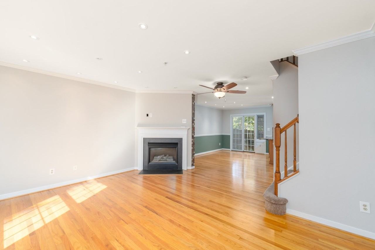 217 W Hill St - Photo 3 of 30