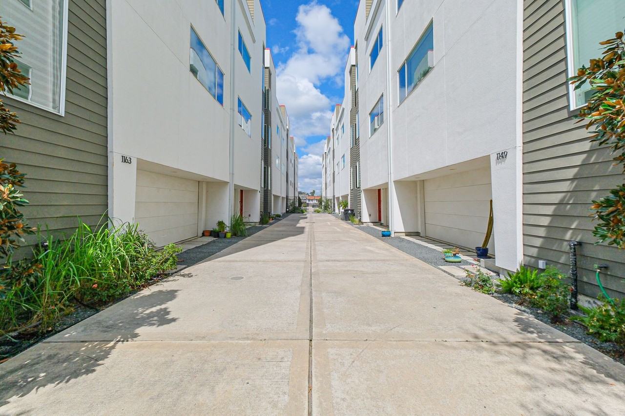 1157 W 18th St - Photo 2 of 44