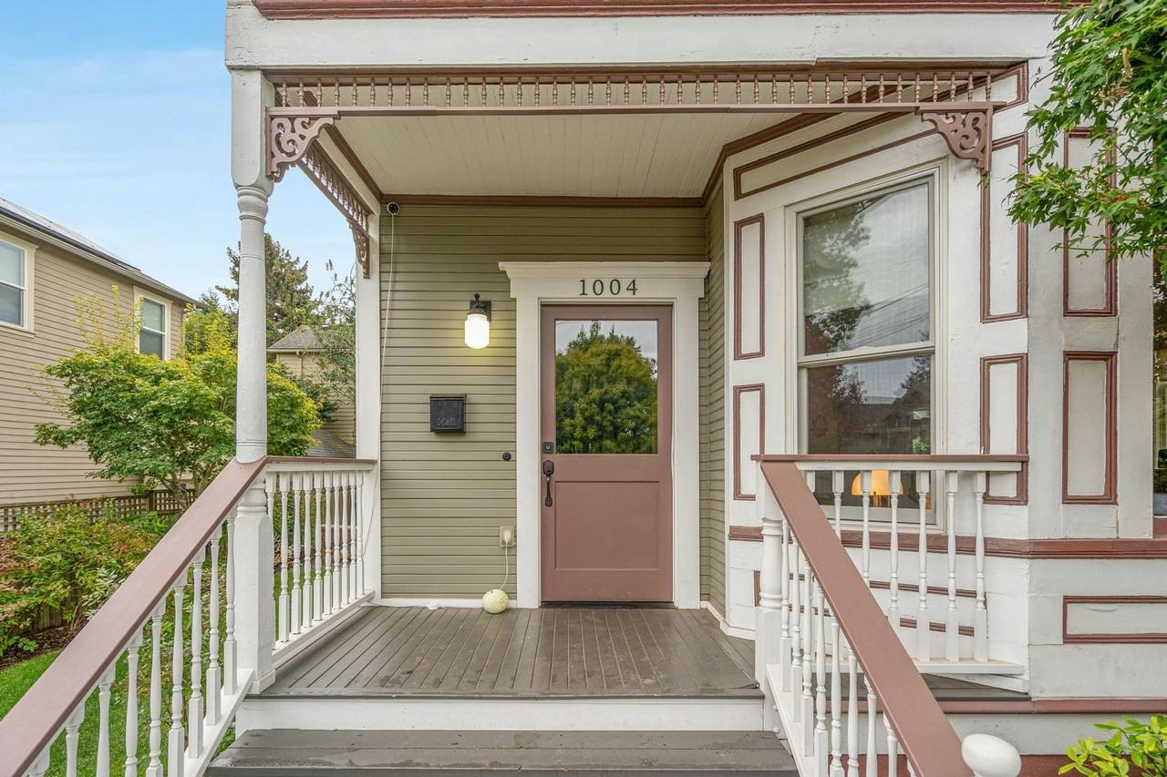 1004 Ne Failing St - Photo 3 of 47