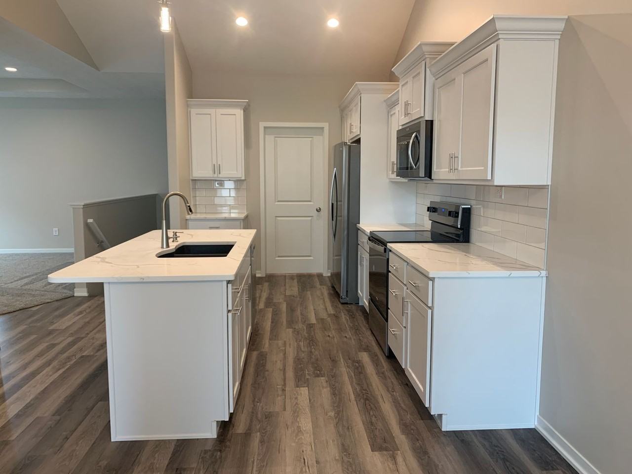 9746 S 89th St - Photo 2 of 24