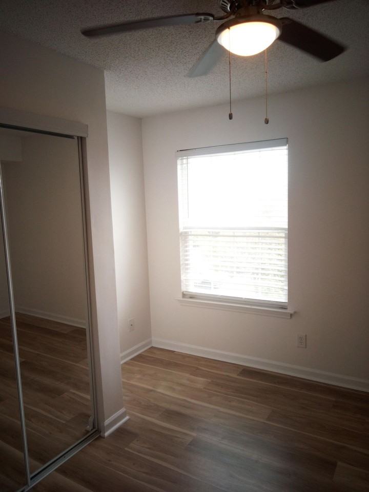 2275 Essex Dr - Photo 3 of 17