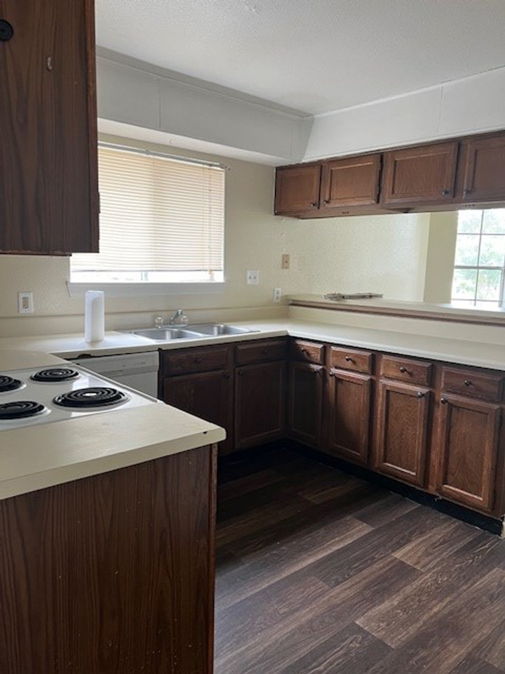 4409 Rattan Ave - Photo 3 of 13