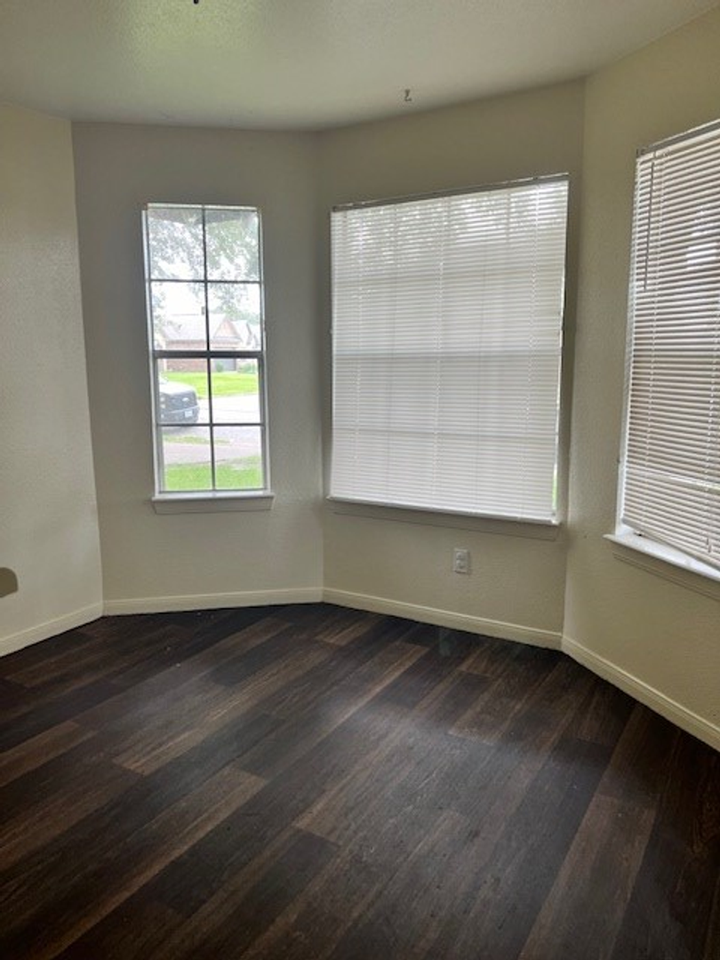 4409 Rattan Ave - Photo 4 of 13