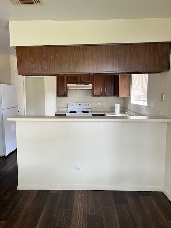 4409 Rattan Ave - Photo 5 of 13