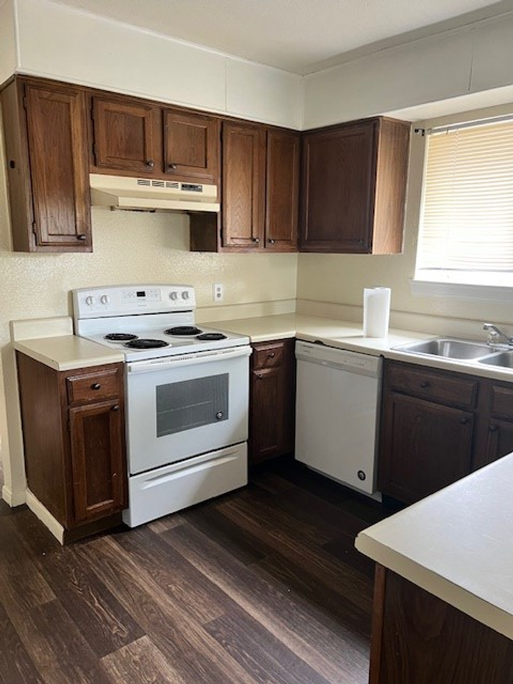 4409 Rattan Ave - Photo 6 of 13