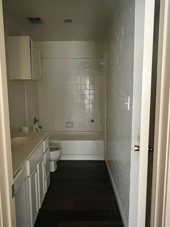 4409 Rattan Ave - Photo 7 of 13