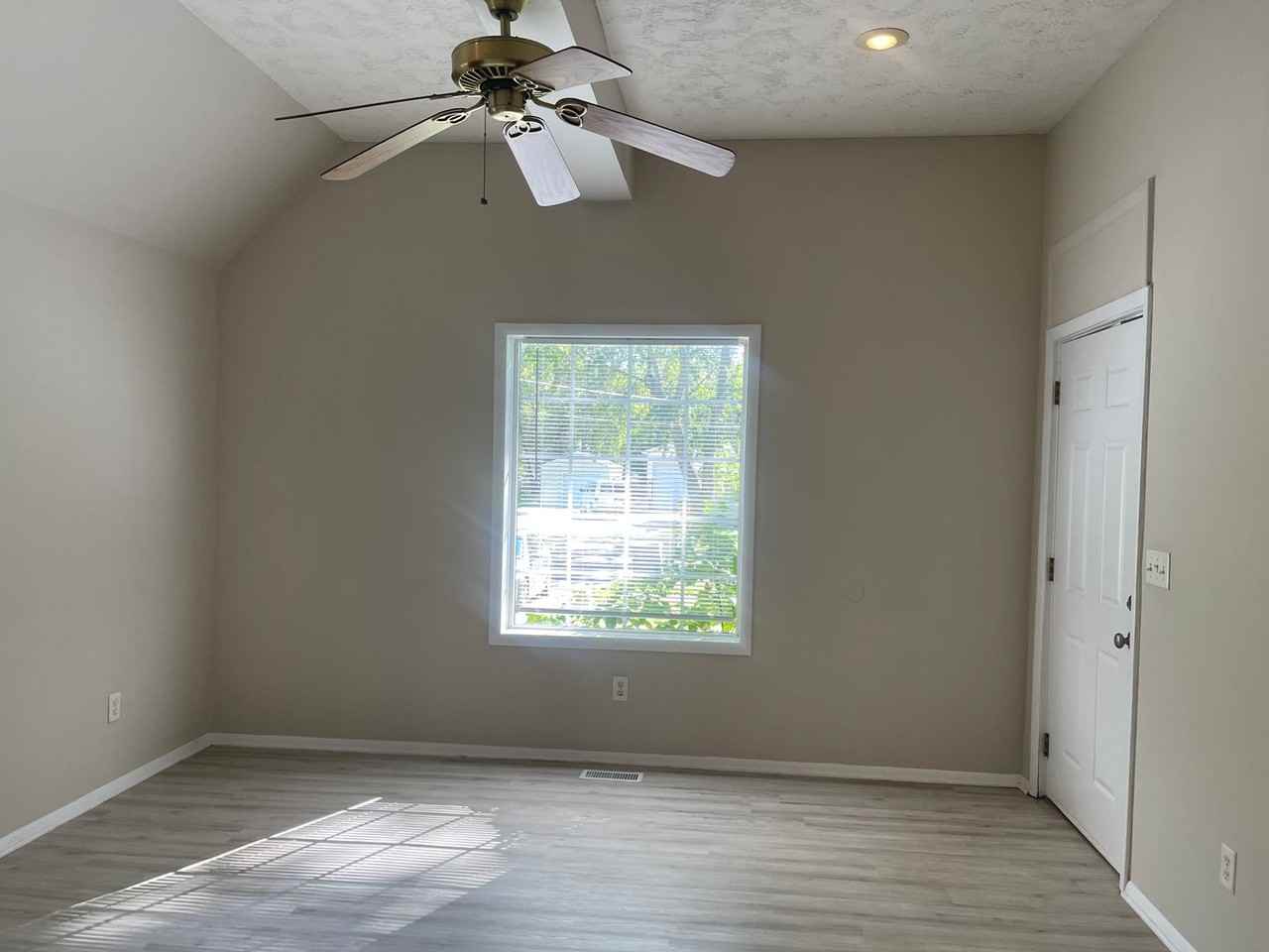 1107 N Fulbright Ave - Photo 2 of 20