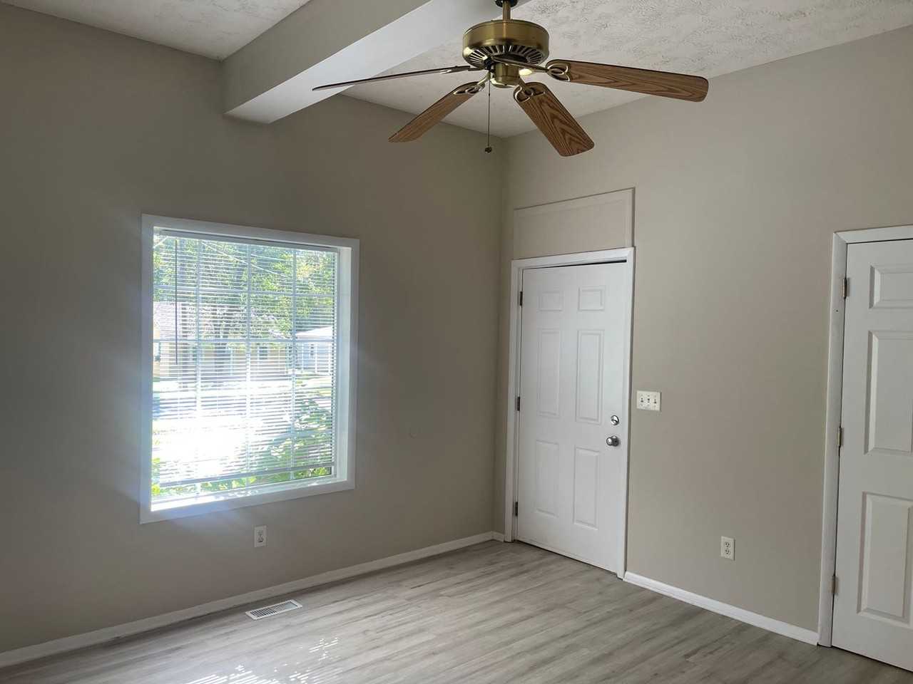 1107 N Fulbright Ave - Photo 3 of 20