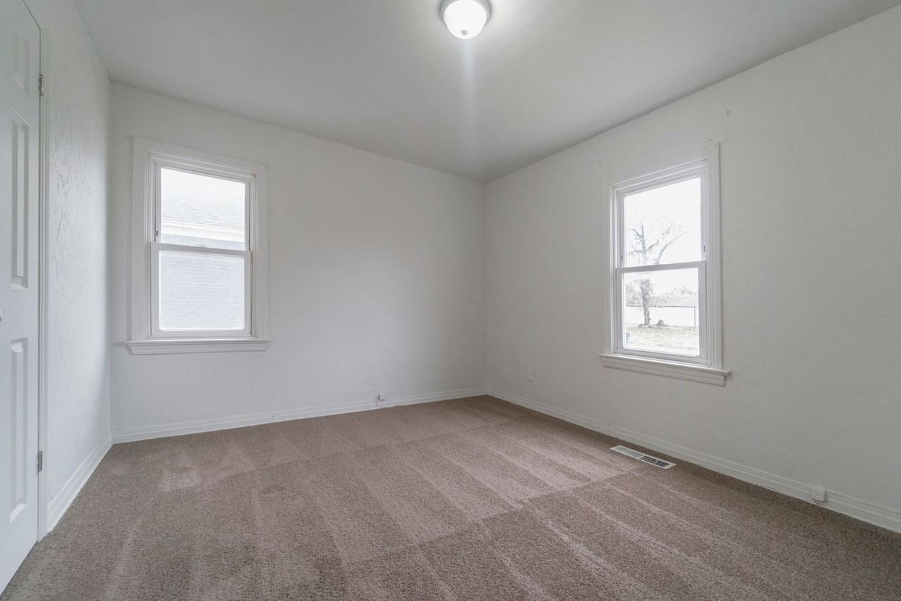 2113 Ne 17th St - Photo 5 of 14