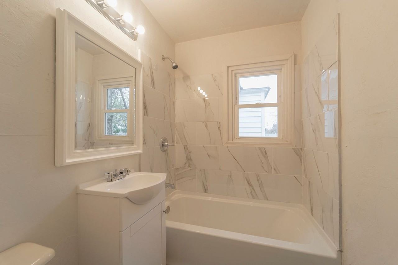 2113 Ne 17th St - Photo 7 of 14