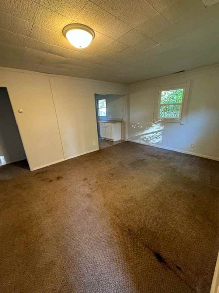 2306 Shadybrook Dr - Photo 2 of 6