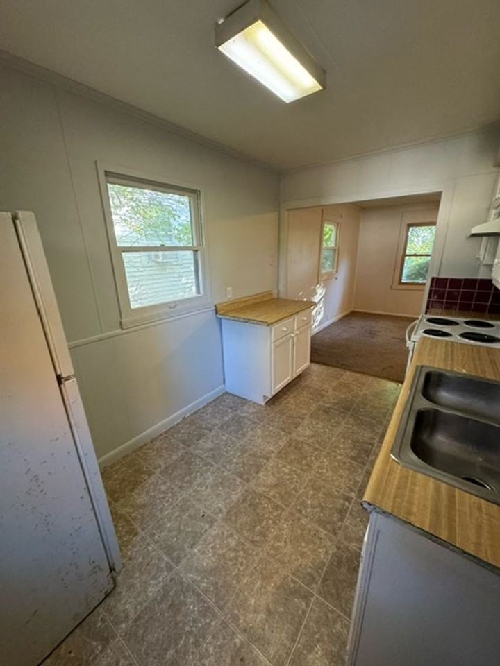 2306 Shadybrook Dr - Photo 3 of 6