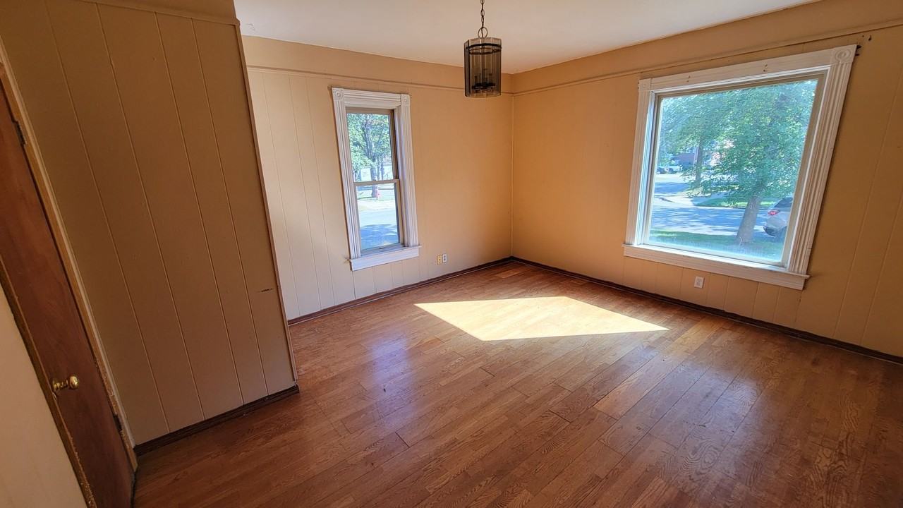 430 N 2nd Ave - Photo 3 of 6