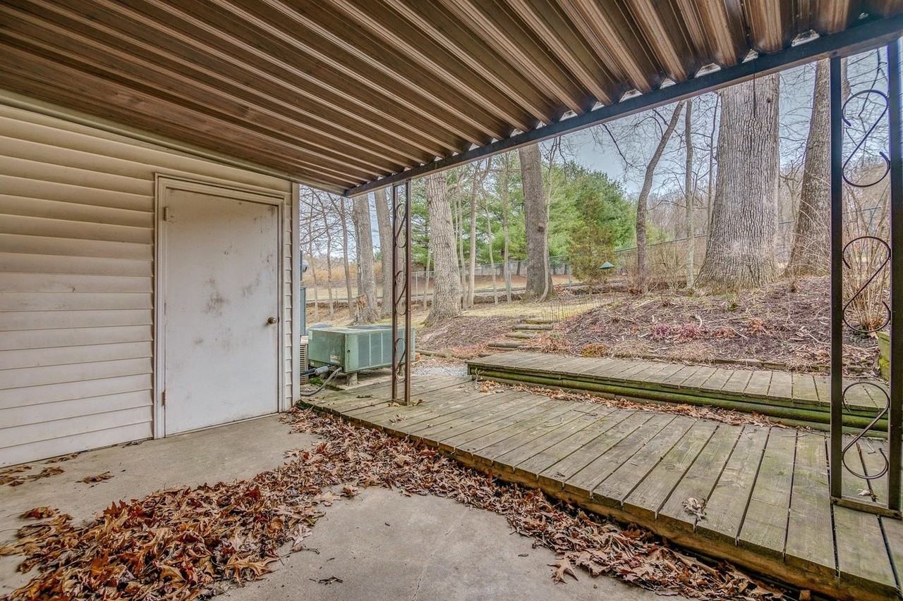1915 Sussex Rd - Photo 4 of 15