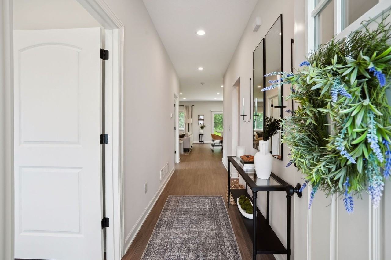 621 South Division Street - Photo 4 of 38