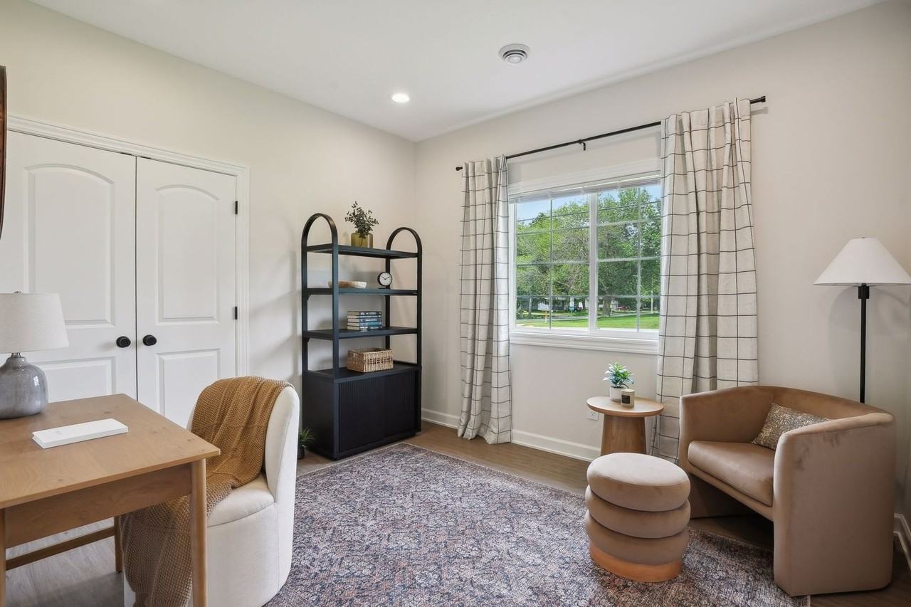 621 South Division Street - Photo 5 of 38