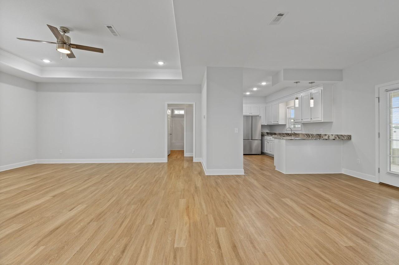 156 Wingate Ave - Photo 3 of 18