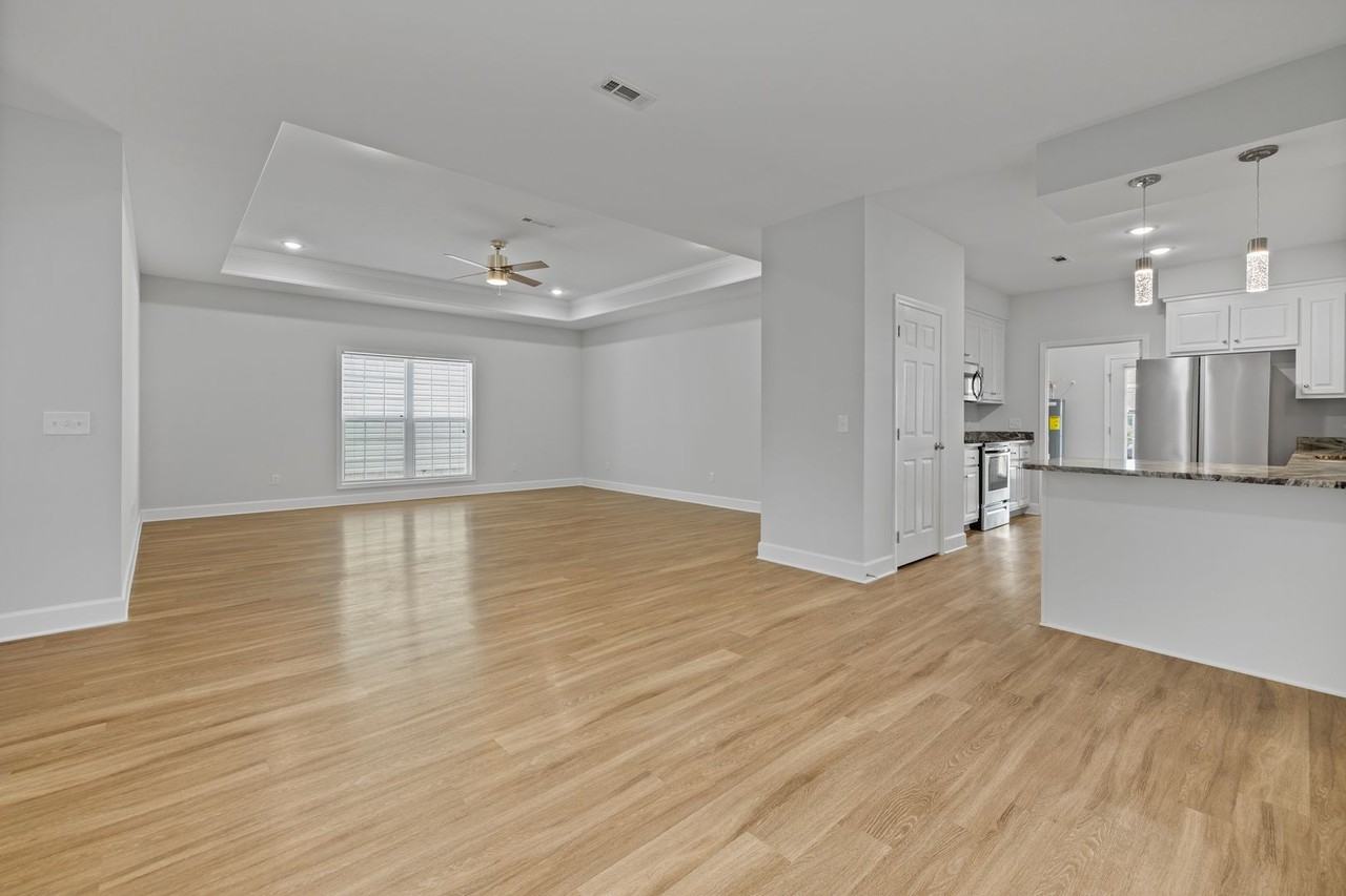 156 Wingate Ave - Photo 4 of 18