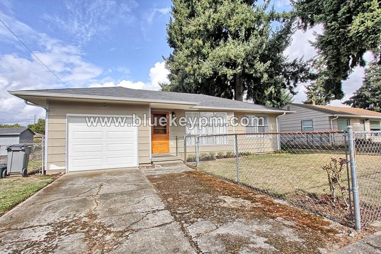 1928 W 36th St - Photo 2 of 20