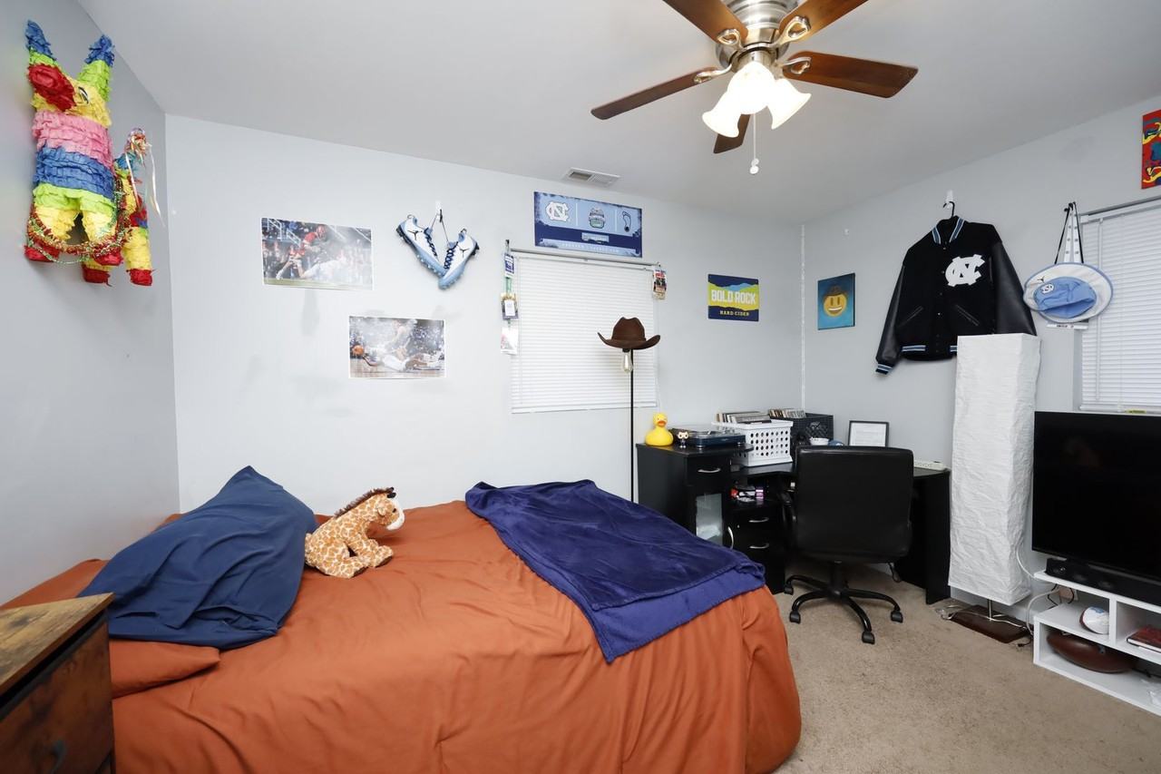 105 Isley St Apt B - Photo 4 of 10