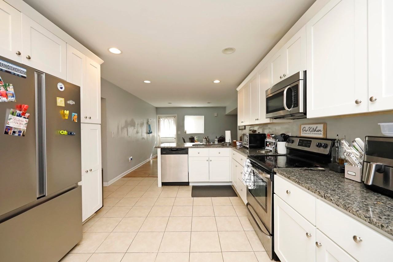 105 Isley St Apt B - Photo 5 of 10