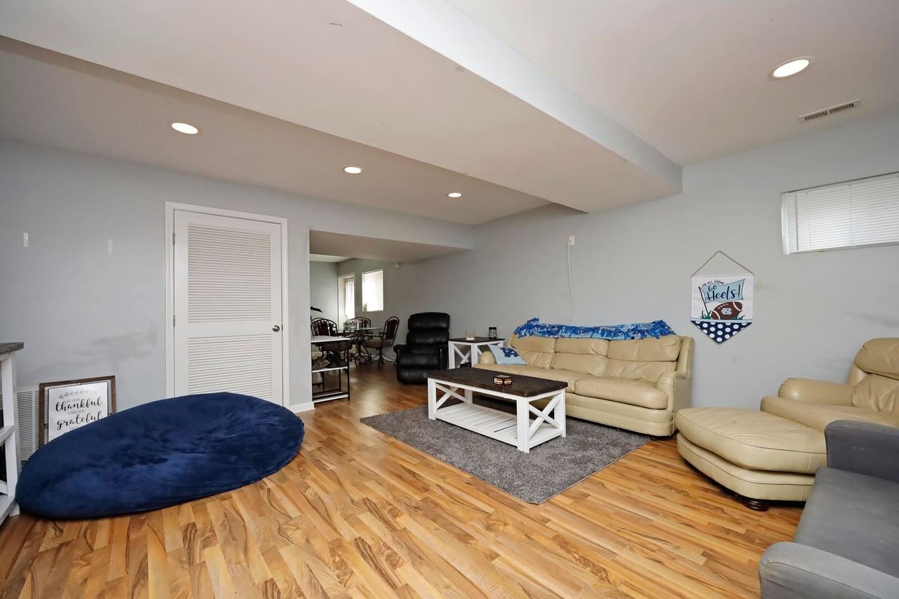 105 Isley St Apt B - Photo 7 of 10
