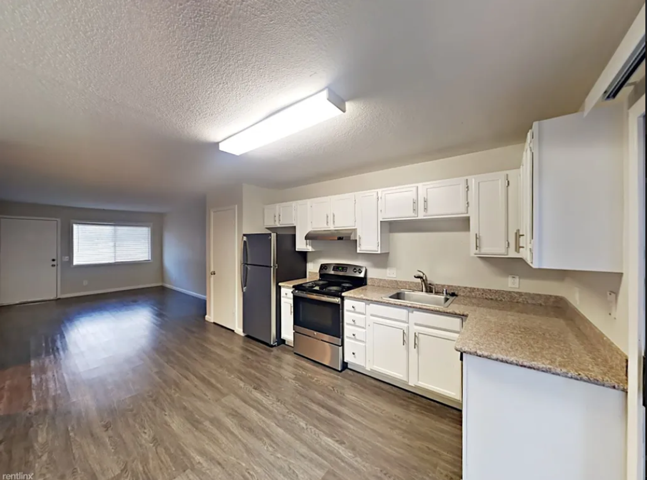 510 - 22032-22040 Arbor Ave - Photo 3 of 11