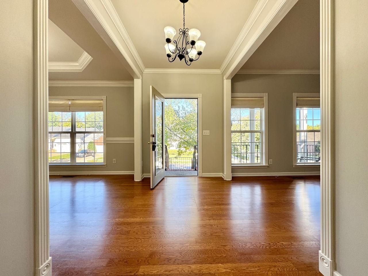 4545 Sawmill Pl - Photo 3 of 29