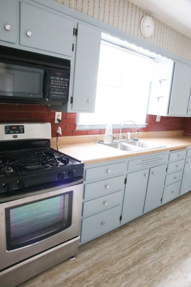 214 E 3rd St - Photo 3 of 10