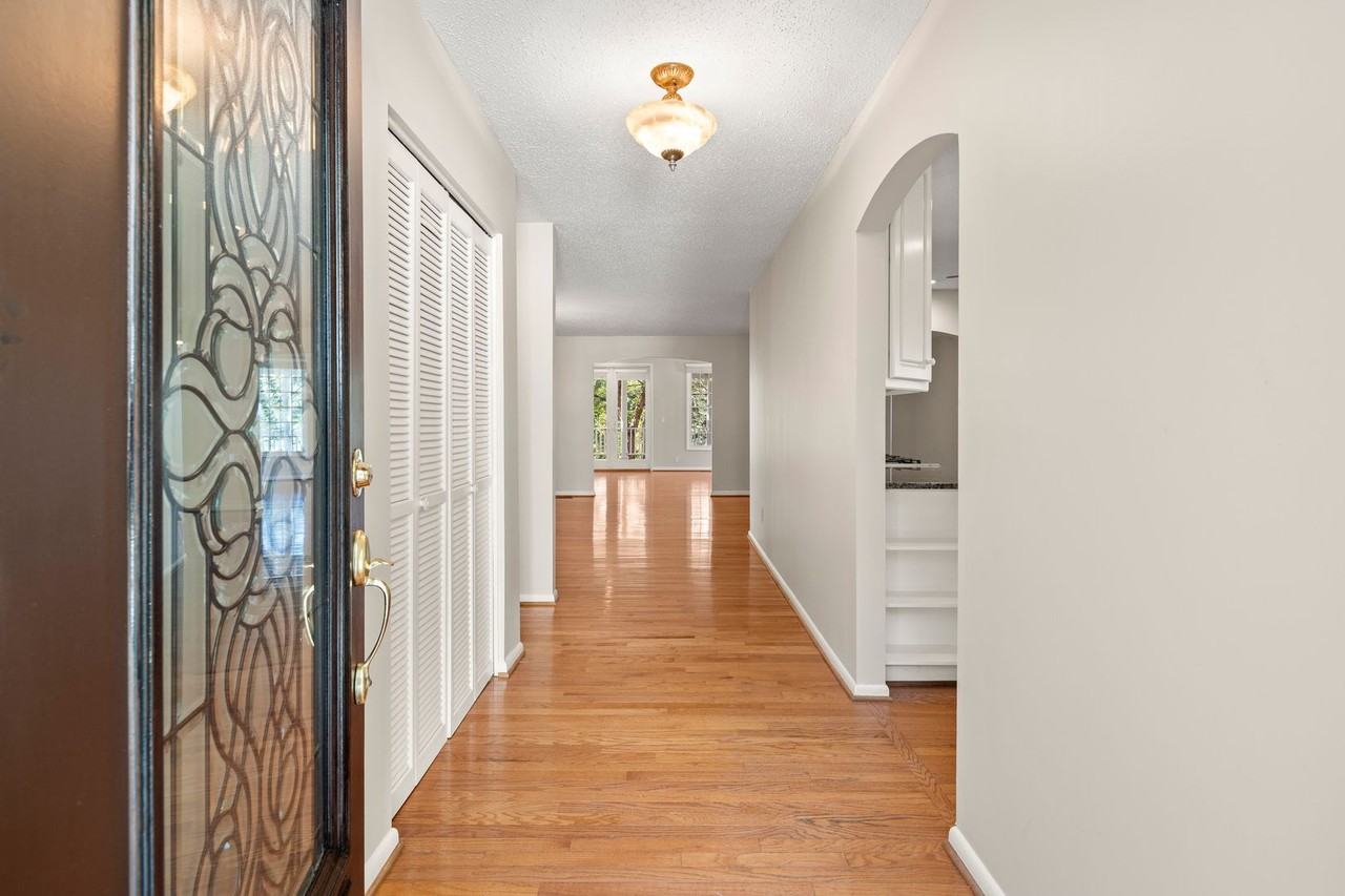 119 W Chippendale Dr - Photo 2 of 44