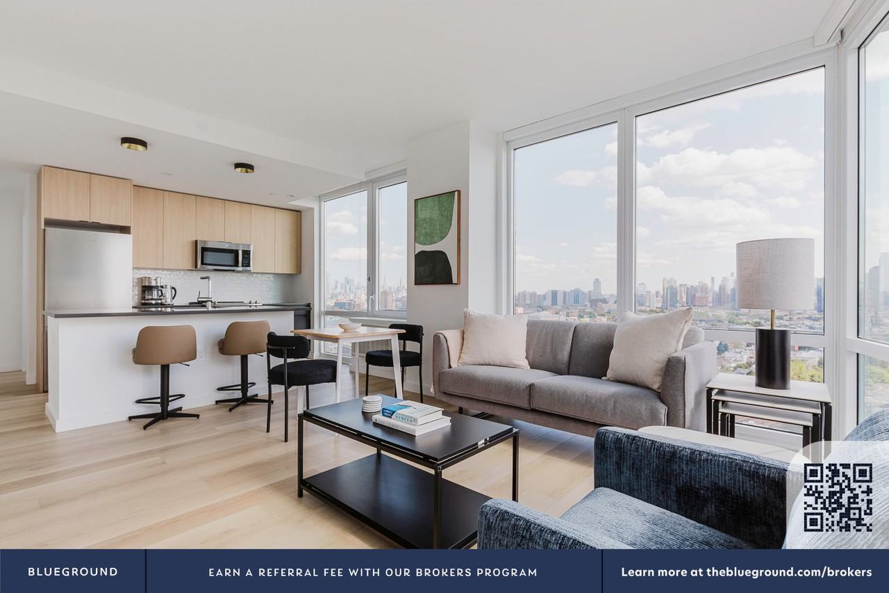 425 Summit Avenue - Photo 4 of 50