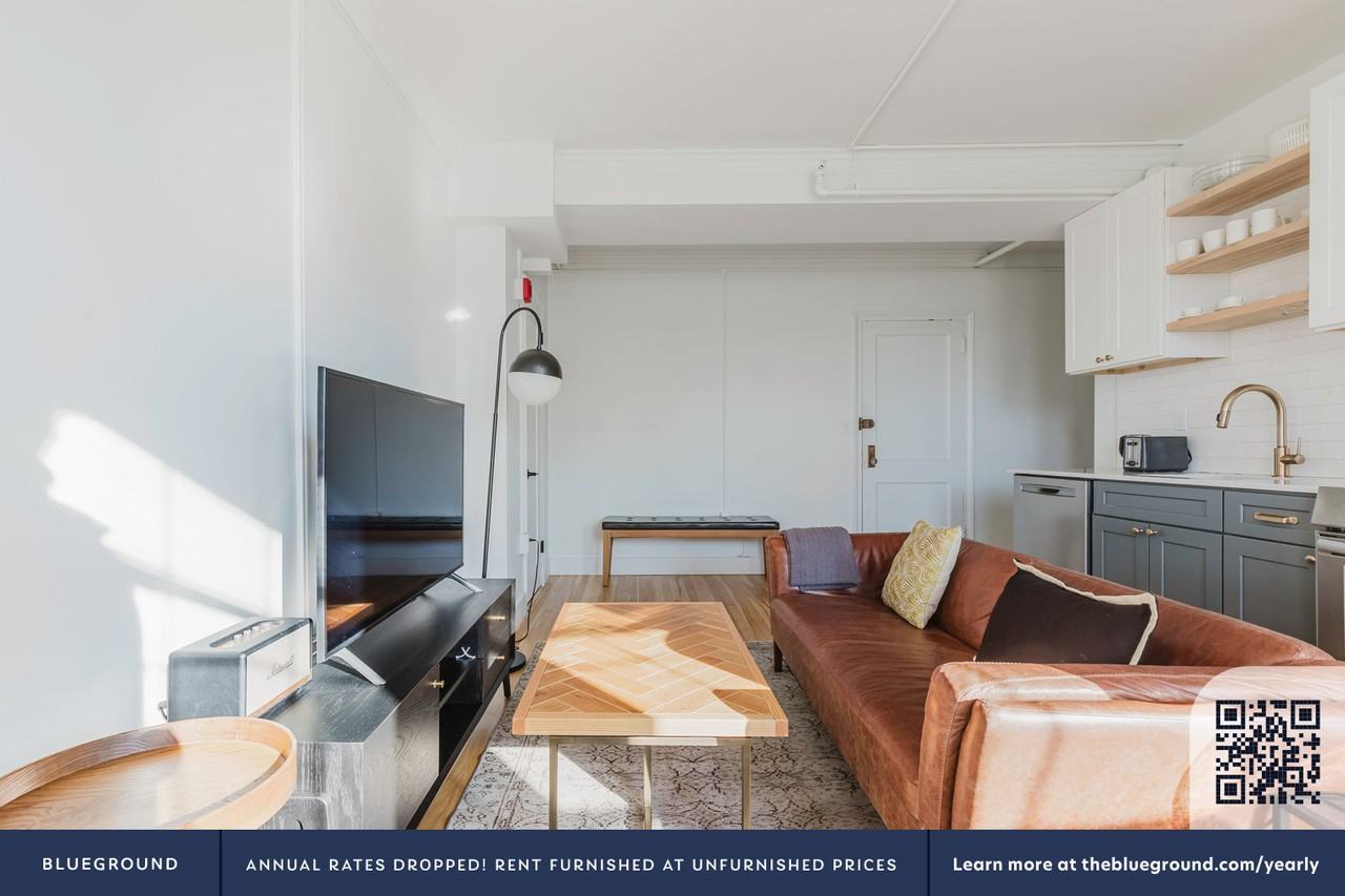 1284 Beacon Street - Photo 4 of 24
