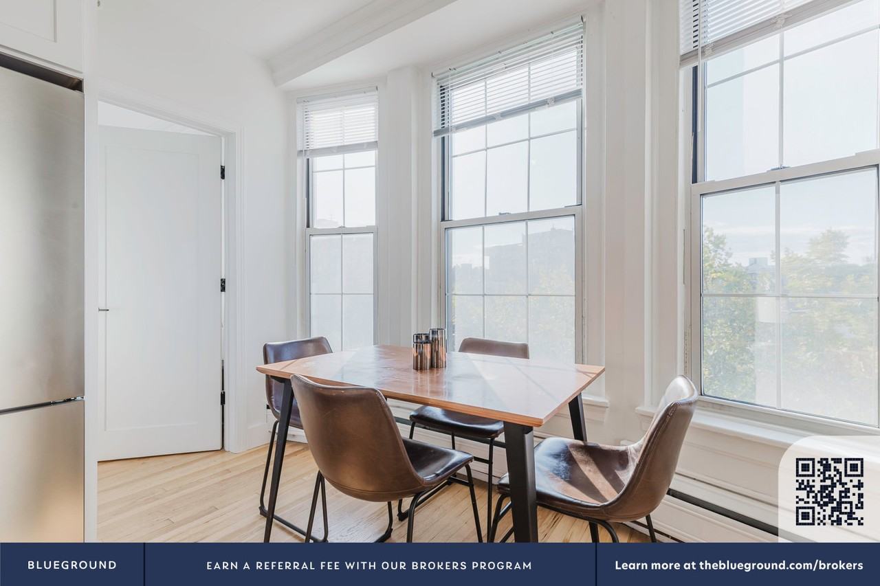 1284 Beacon Street - Photo 5 of 24