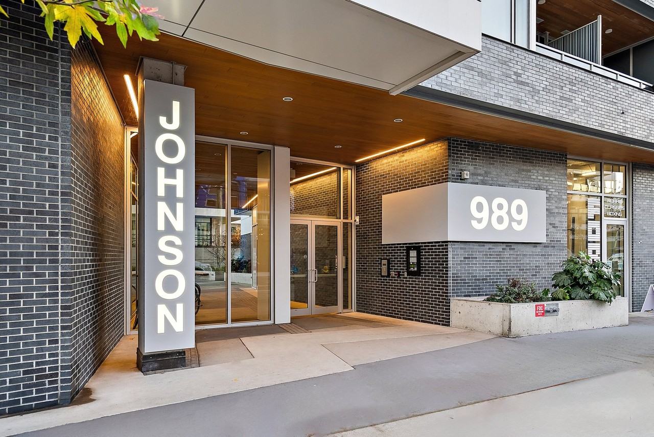 989 Johnson St - Photo 4 of 23