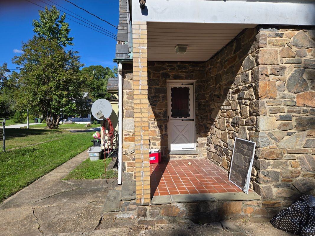 2917 Chesley Ave - Photo 2 of 11