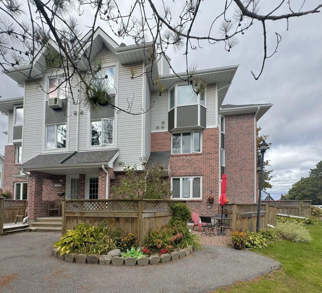 2 Stonebank Crescent #10 - Photo 2 of 11