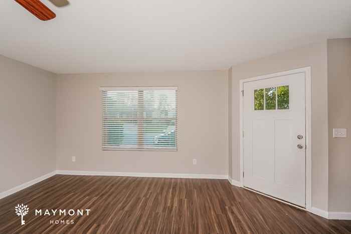 16415 Waterbury Ln - Photo 3 of 11