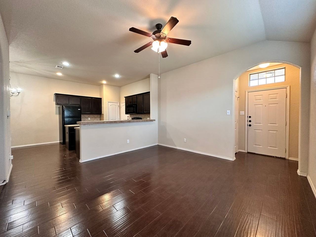 502 Creekside Cir - Photo 3 of 24
