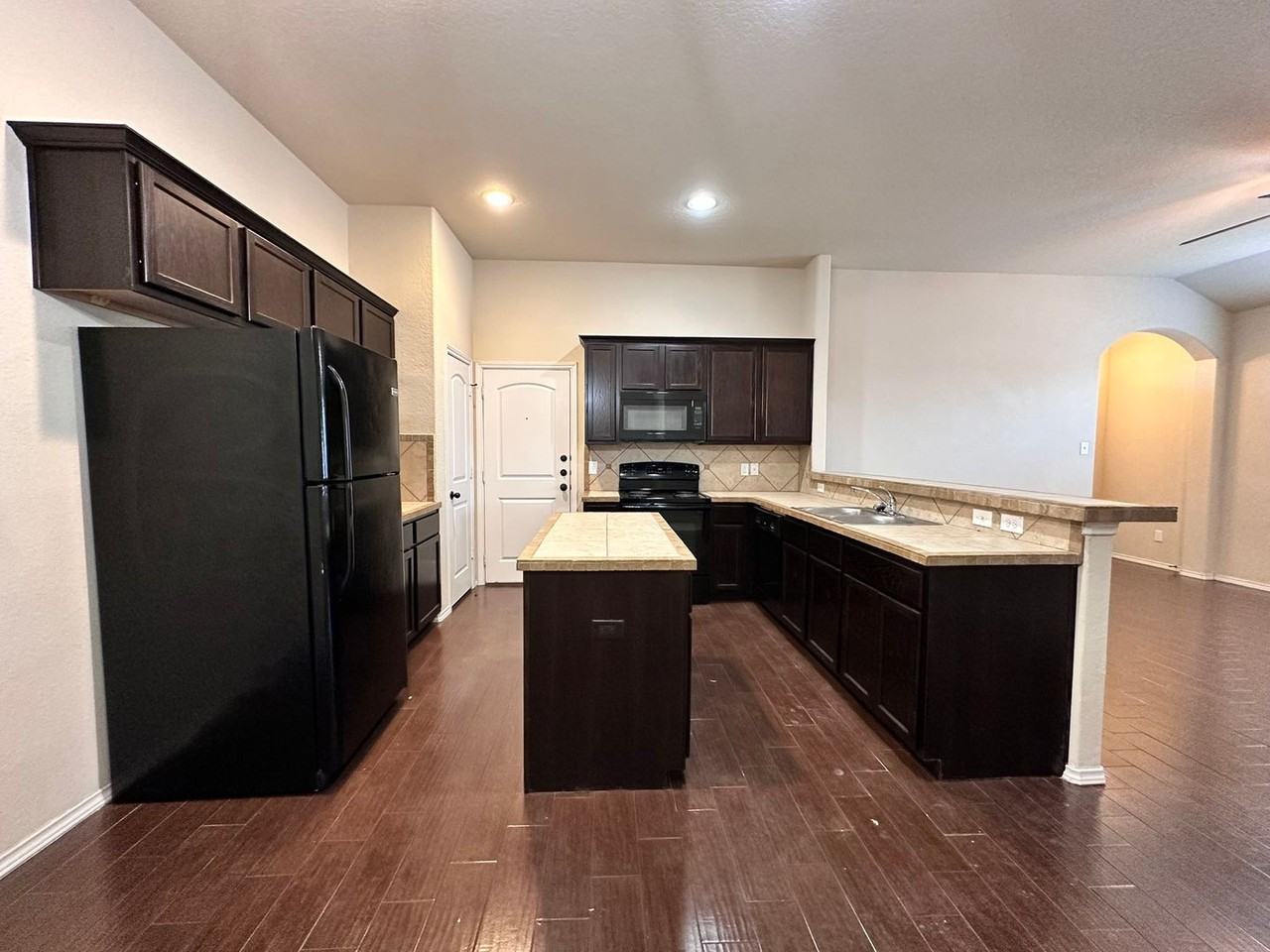 502 Creekside Cir - Photo 4 of 24