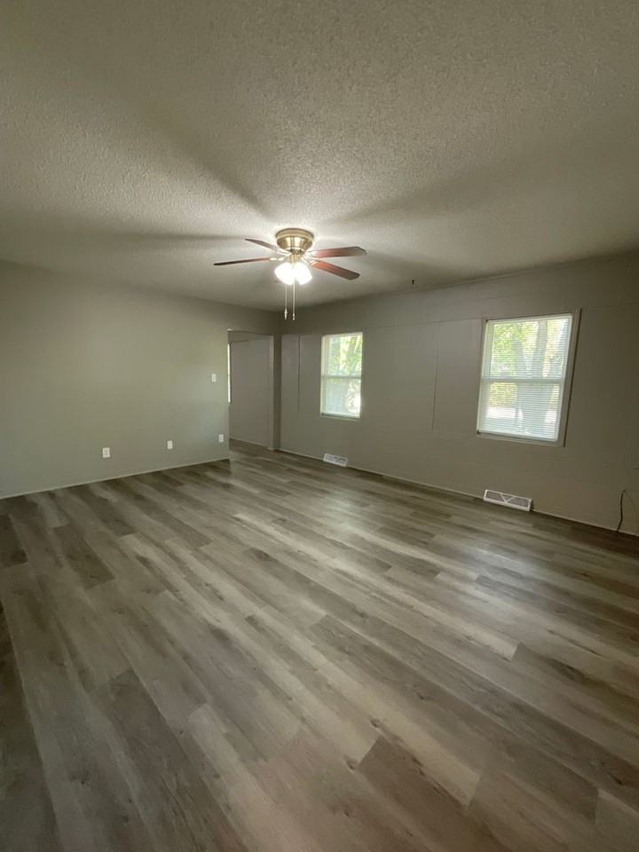 825 S Cherokee - Photo 2 of 22