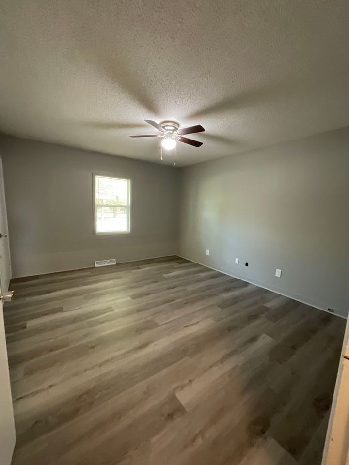 825 S Cherokee - Photo 3 of 22