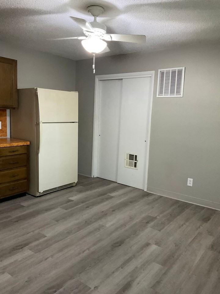 825 S Cherokee - Photo 5 of 22