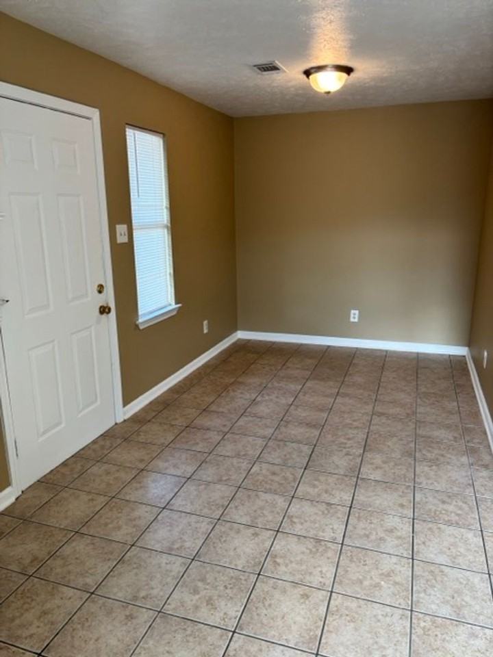 Woodland Cardinal Apartments - Photo 2 of 18